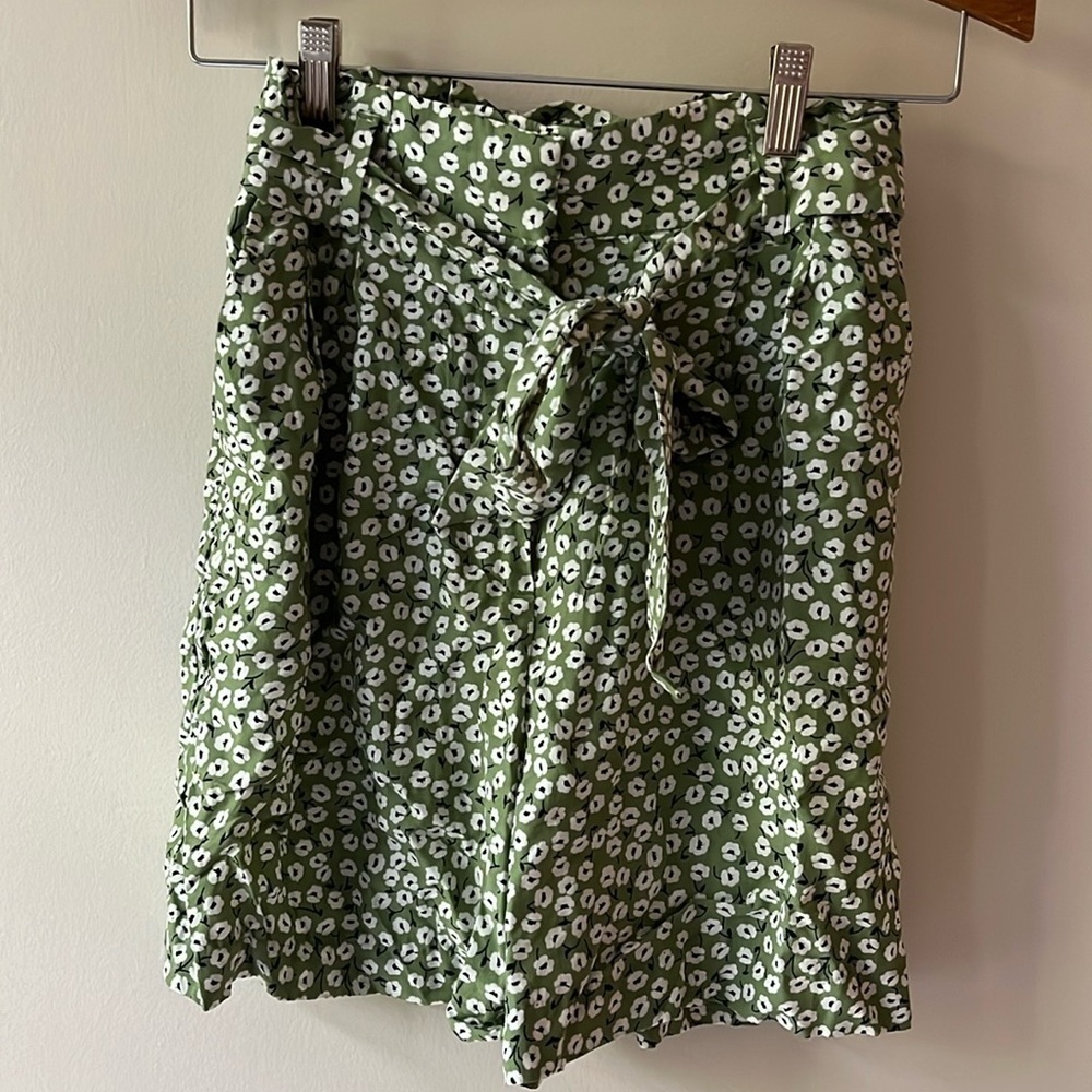 NWT H&M Shorts Size 2​​​​​​